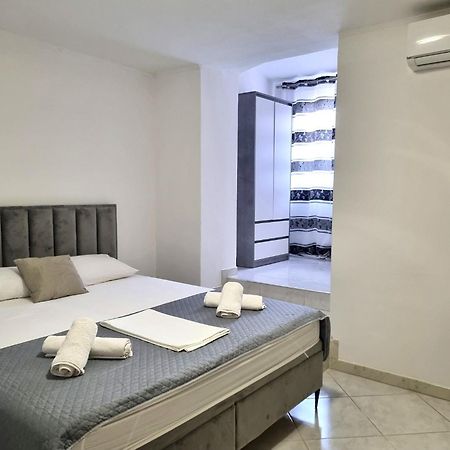 Rooms Vitoria On Joakim Square Porec Ngoại thất bức ảnh