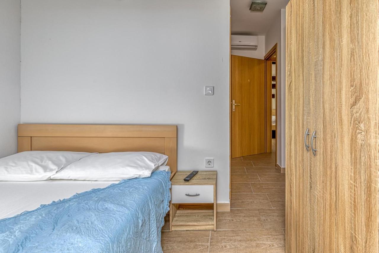 Rooms Vitoria On Joakim Square Porec Ngoại thất bức ảnh