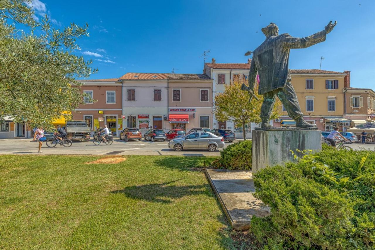 Rooms Vitoria On Joakim Square Porec Ngoại thất bức ảnh