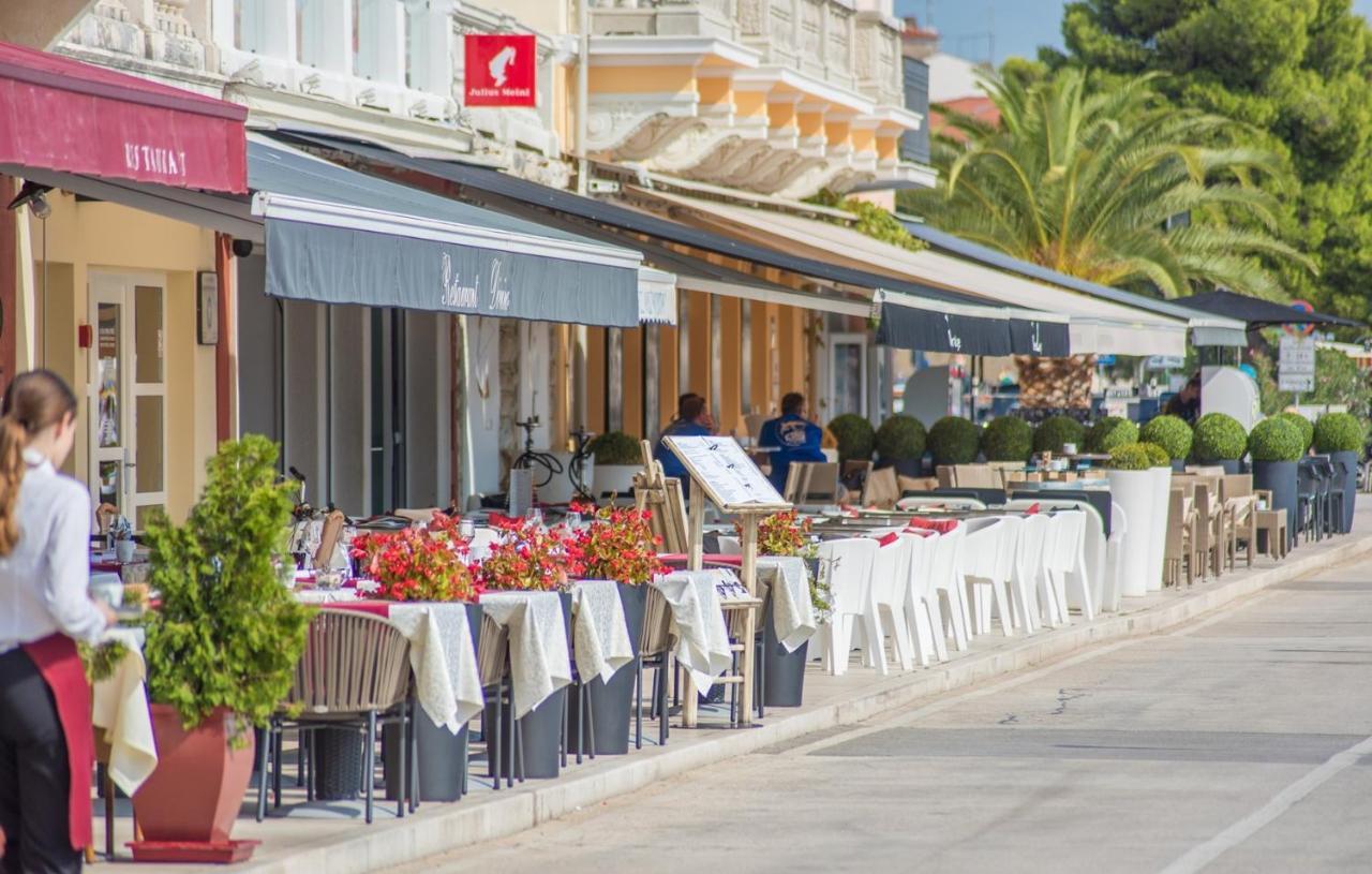 Rooms Vitoria On Joakim Square Porec Ngoại thất bức ảnh