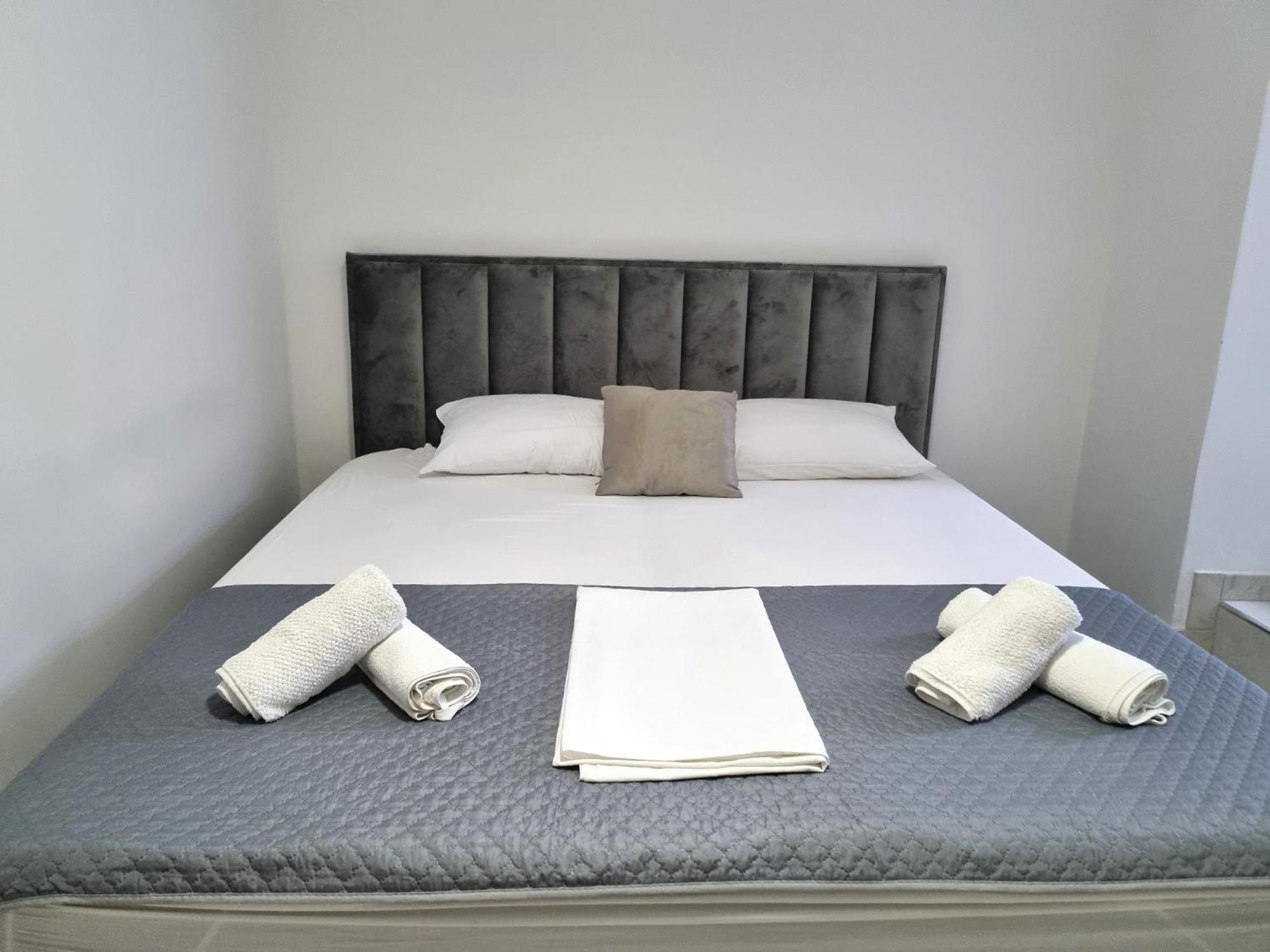 Rooms Vitoria On Joakim Square Porec Ngoại thất bức ảnh